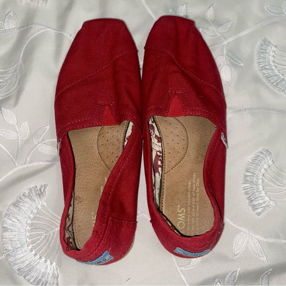Women’s Red Tom’s Canvas Shoes - Picture 1 of 6